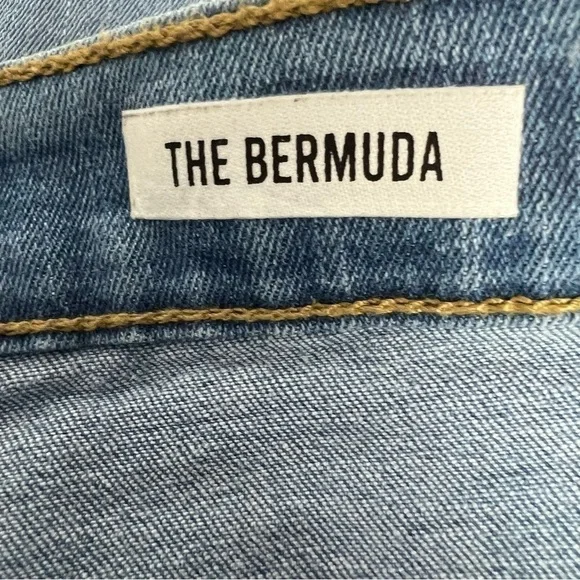 NWT KENSIE Jeans Women’s Bermuda Blue Jean Shorts Sz 6/28 Medium Wash Distressed - Picture 4 of 14